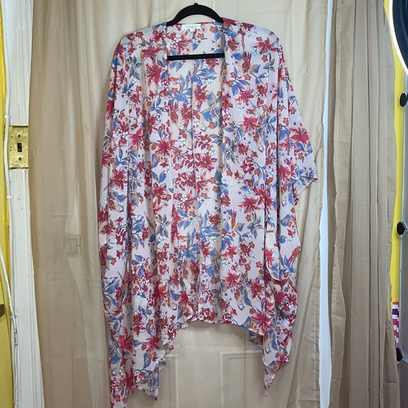 Cape - Picture 4 of 5